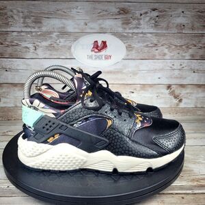 Nike Air Huarache Sneakers in Black & “Aloha” Floral, Women’s Size 6.5, Like New